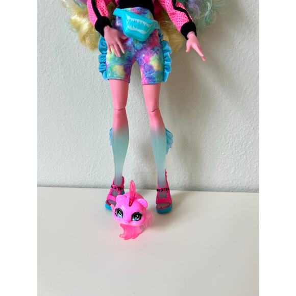 Monster High Lagoona Blue Doll Colorful Streaked Hair Pet Accessory 2021 - Picture 2 of 7